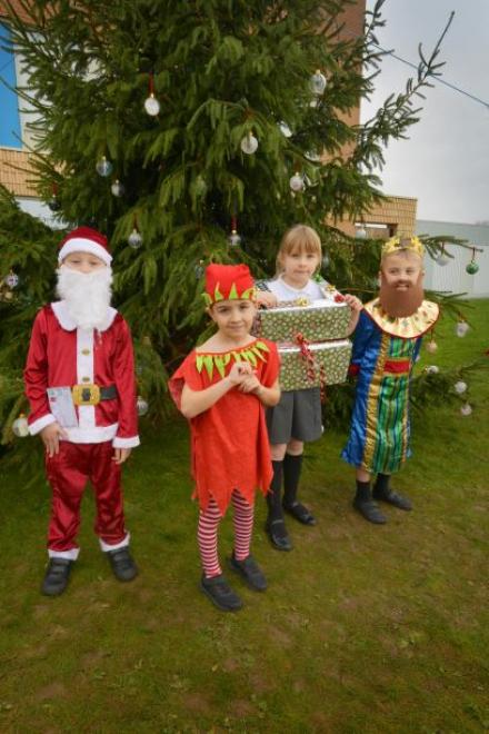 Brilliant baubles and festive fun at Sherford: Year 2 pupils from Sherford Vale at the Christmas bauble competition